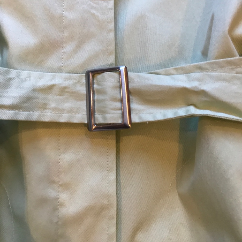 Pale green trench coat. - Picture 6 of 8